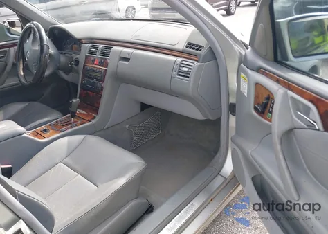 2001 Mercedes-Benz E 320 из США, поврежденный, VIN WDBJF65J81B190397